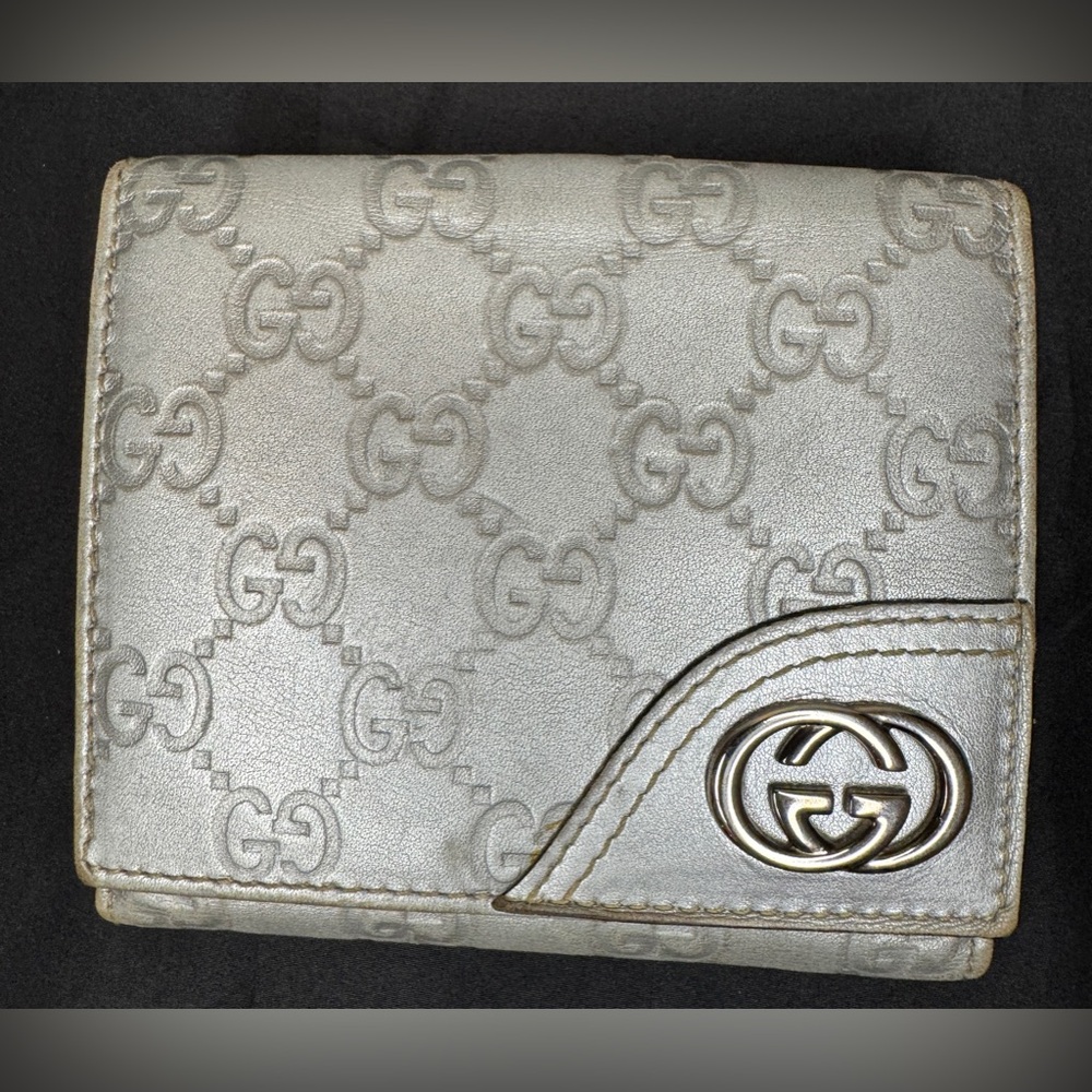 GUCCI Silver on Silver Guccissima Leather Compact Britt Wallet